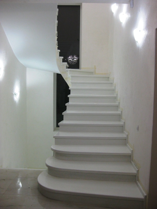 Бетонные лестницы на третий этаж частного дома в Воронеже в посёлке Первозданный