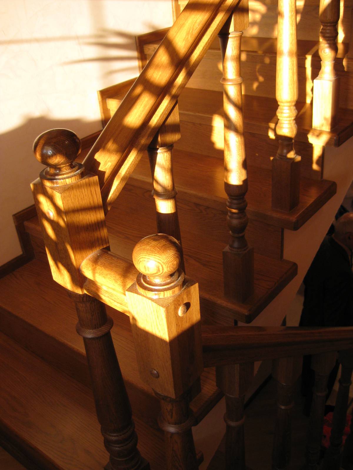 Деревянные балясины деревянной лестницы
