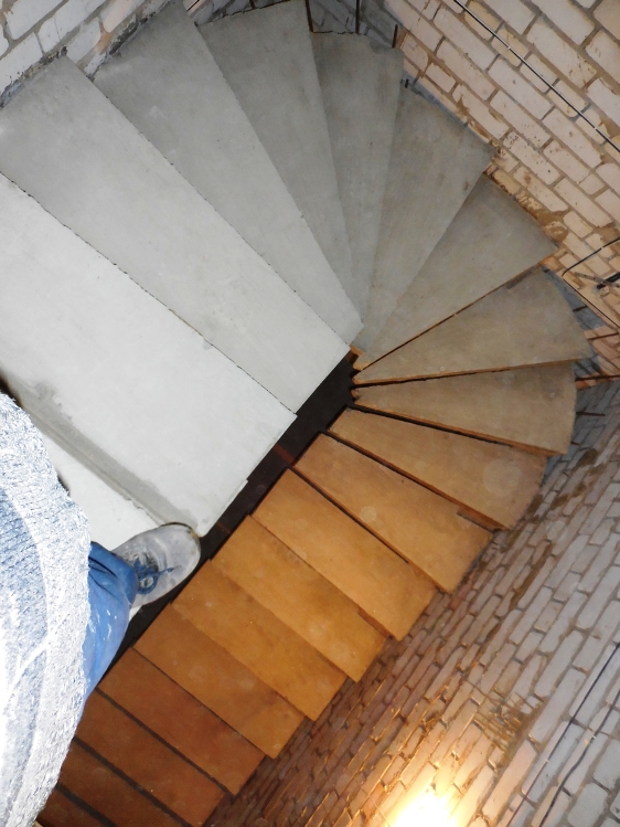 Консольная лестница из бетона в поселке Репное Воронежа
