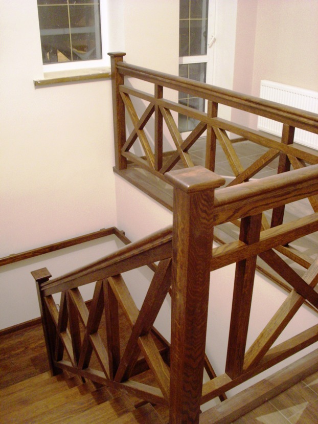 Металлическая лестница отделка Кантри