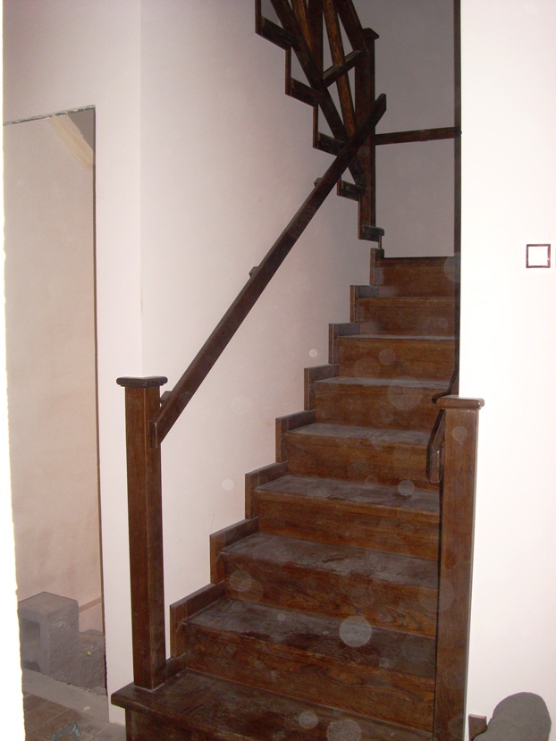 Металлическая лестница отделка Кантри