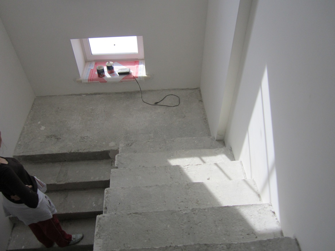 Лестница бетонная на третий этаж частного дома