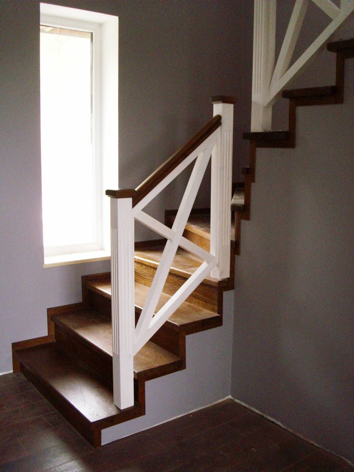 Металлическая лестница в частный дом служебная
