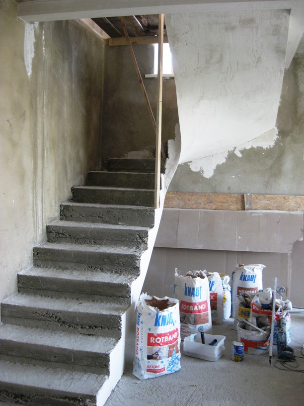 Воронеж, Борки - Изготавливаем новую бетонную лестницу в доме